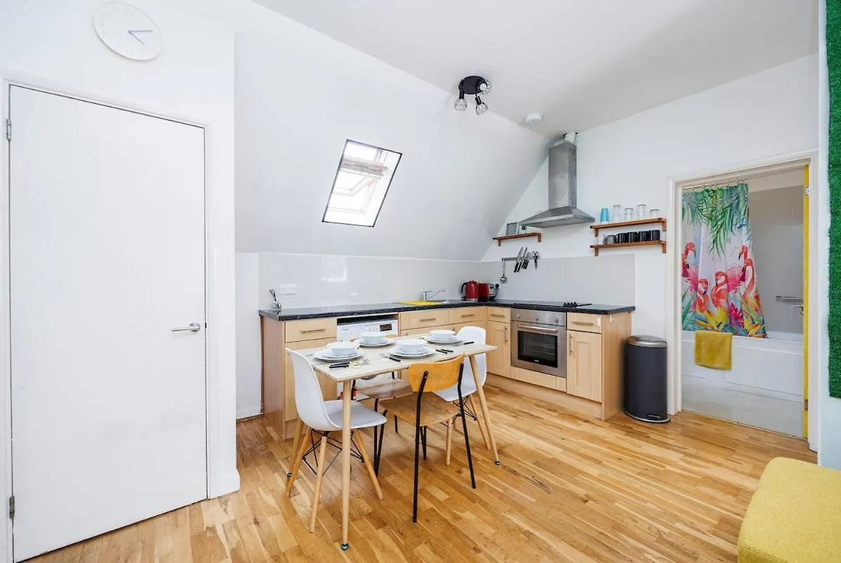 Colourful And Cozy Home Near Station - New Cross - Goldsmith London 0*,  Storbritannien