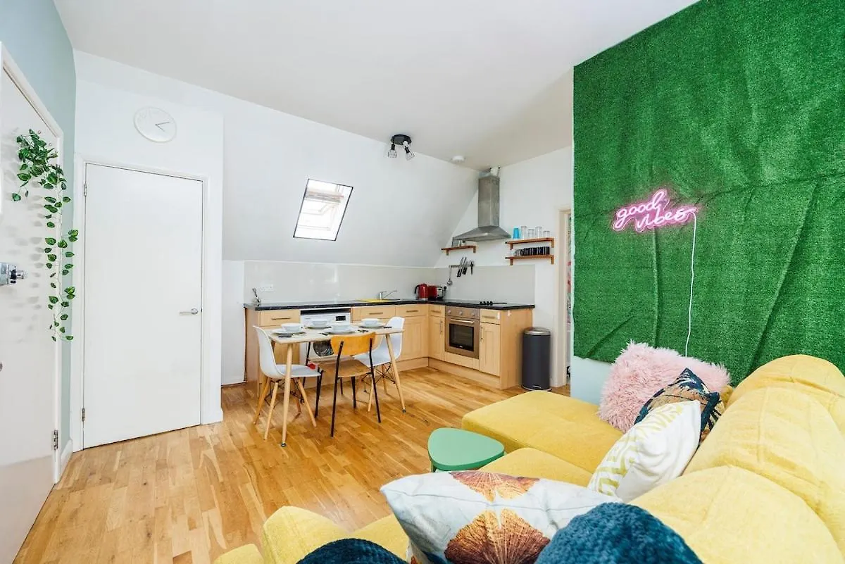 Colourful And Cozy Home Near Station - New Cross - Goldsmith London 0*,  Storbritannien